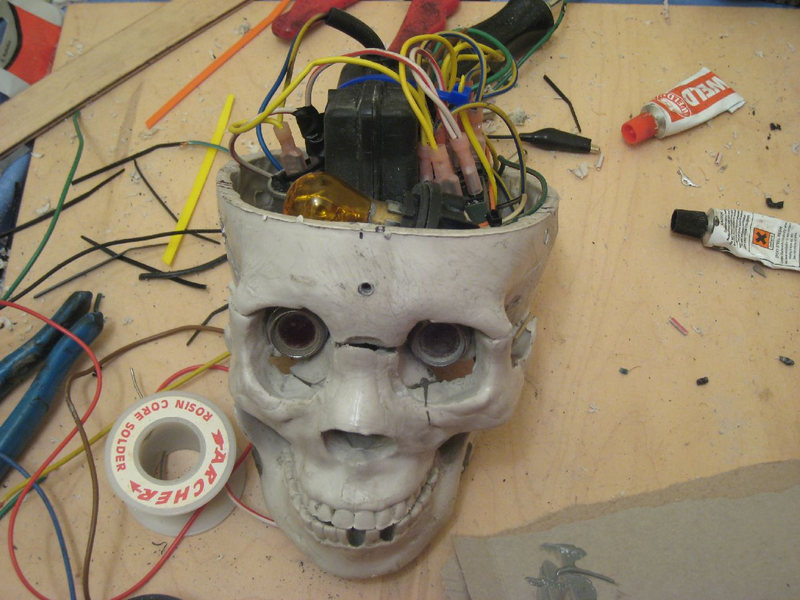 Illustration for article titled Make Your Own Animatronic Screaming Skull Brake Lights With Junkyard Parts!